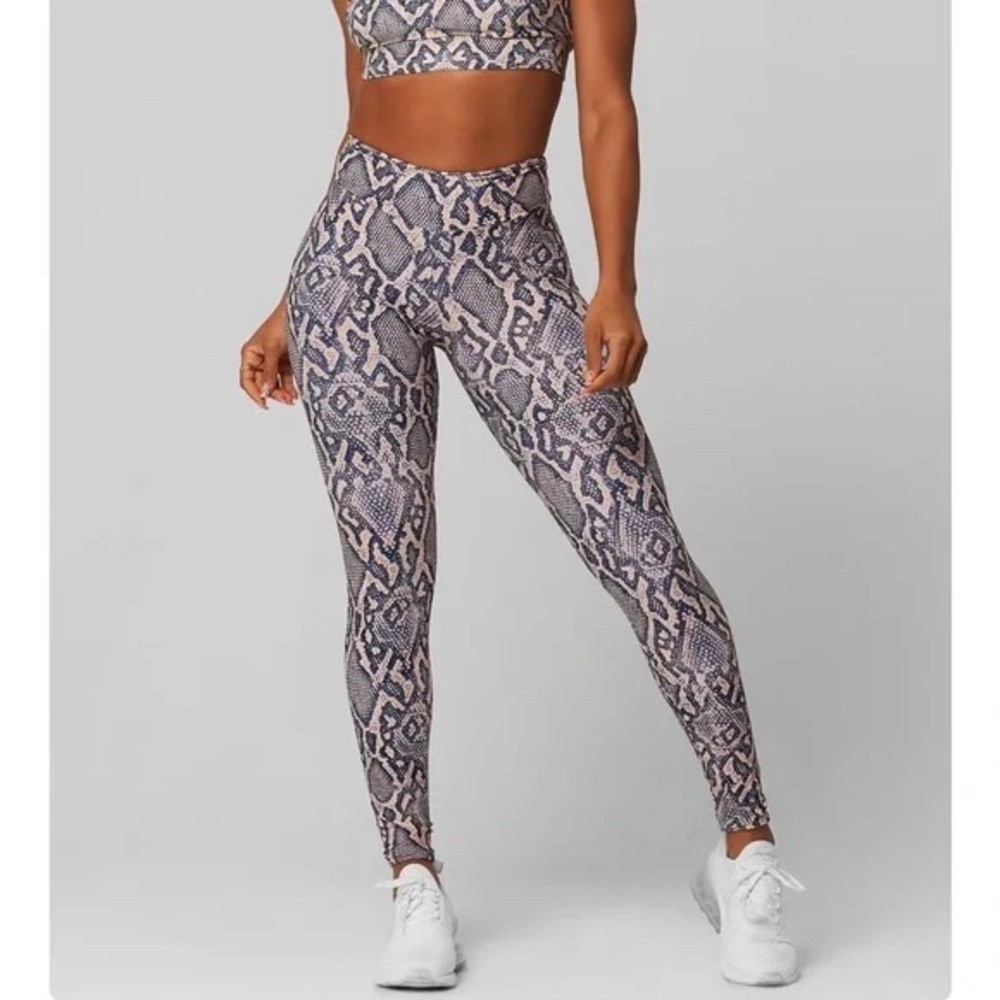 Licifit python leggings v cut and butt scrunch